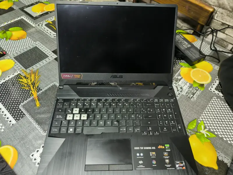 Laptop ASUS TUF Gaming A15 con AMD Ryzen 7 - 3