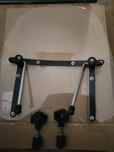 Parabrisas para motocicleta ajustable transparente - miniatura 1