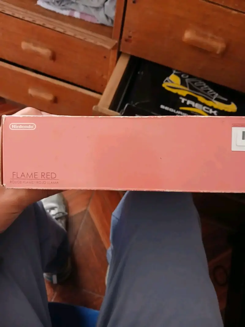 Caja Nintendo 3DS Flame Red - 5