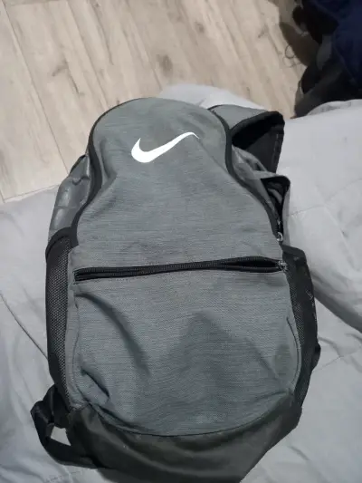 Mochila gris Nike - miniatura 1