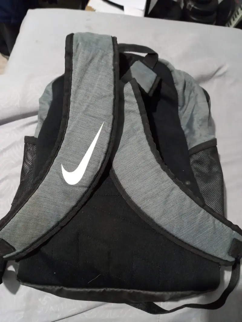 Mochila gris Nike - 2