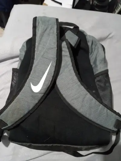 Mochila gris Nike - miniatura 2