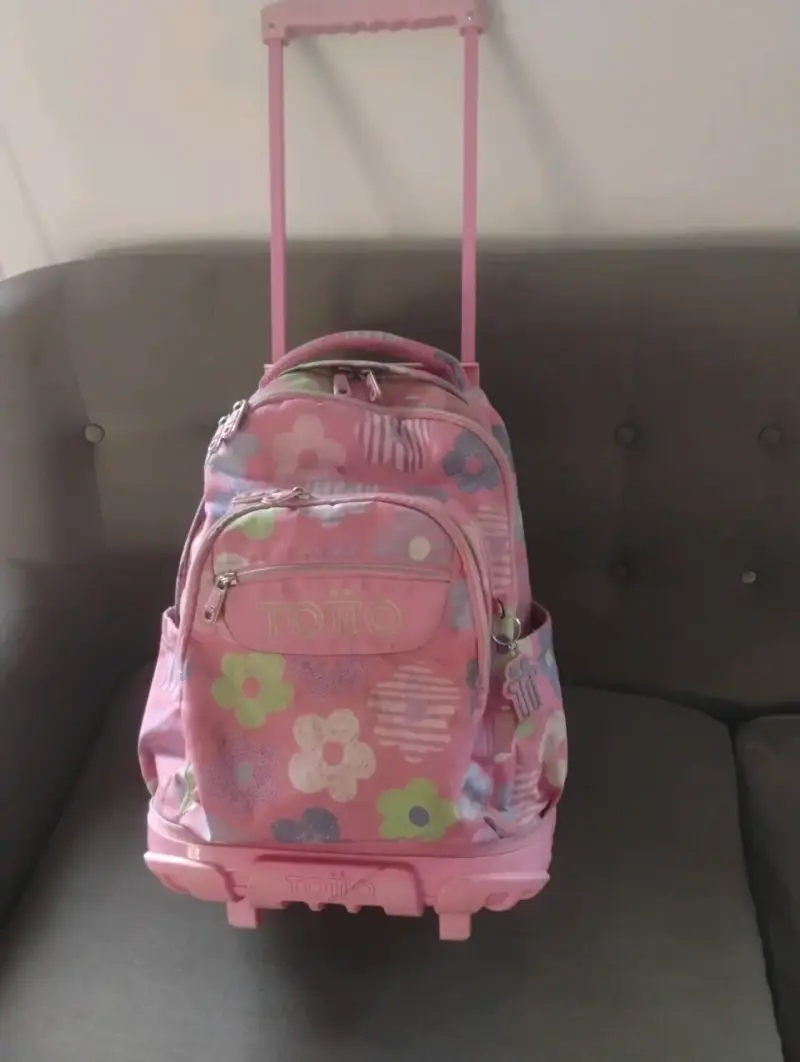 Mochila Totto con ruedas para niña diseño floral