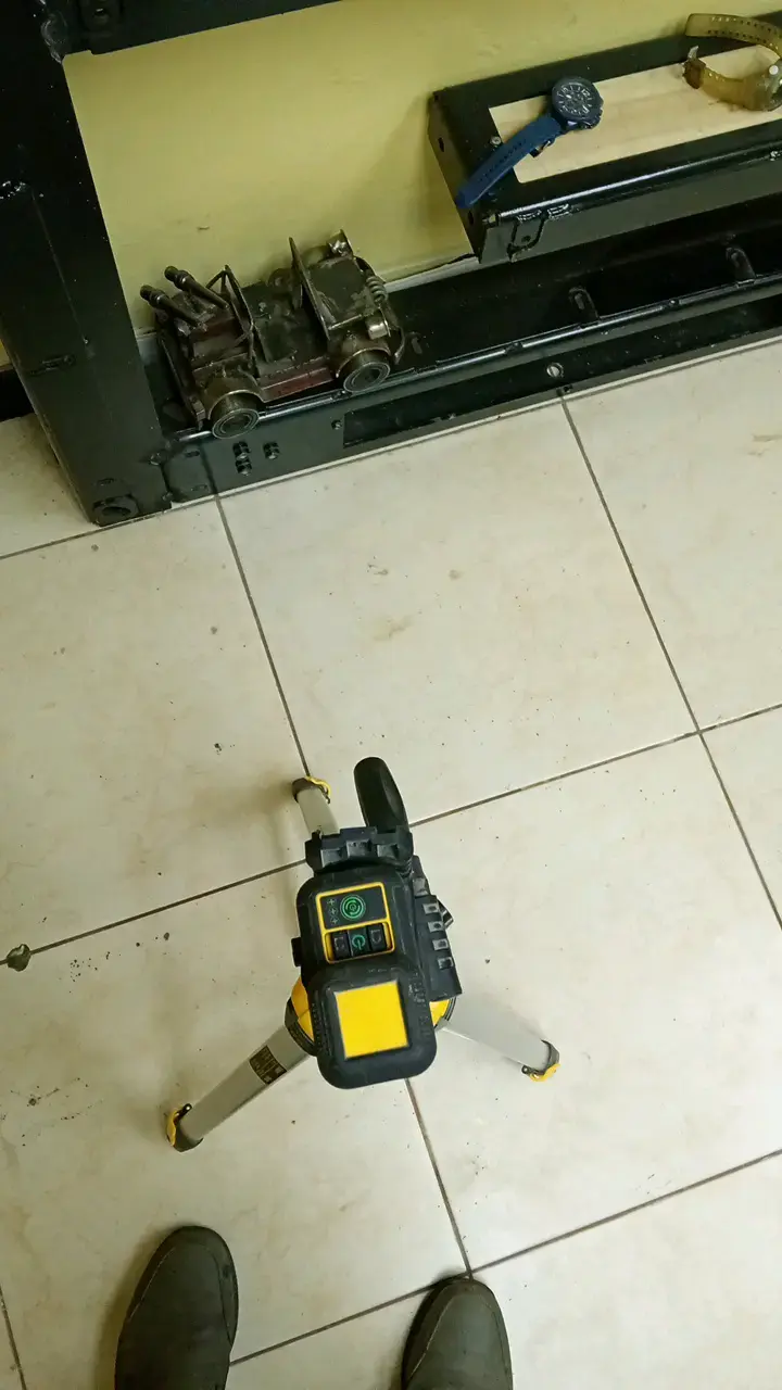 Nivel láser rotativo DeWalt con trípode - 3