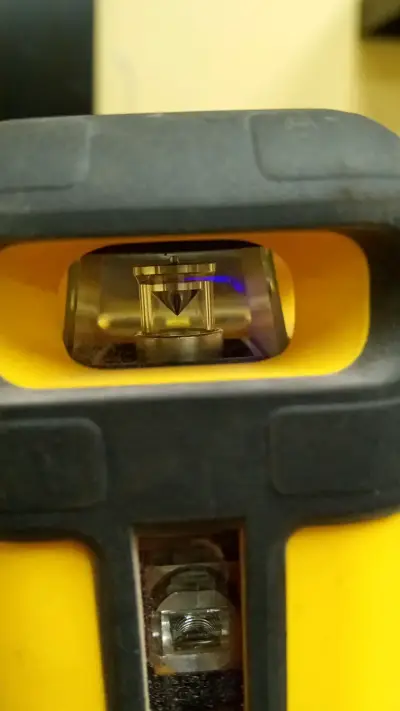 Nivel láser rotativo DeWalt con trípode - miniatura 4