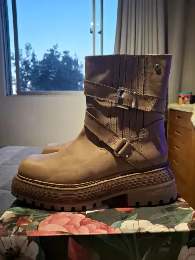 Botas de cuero marrón con hebillas - miniatura 3