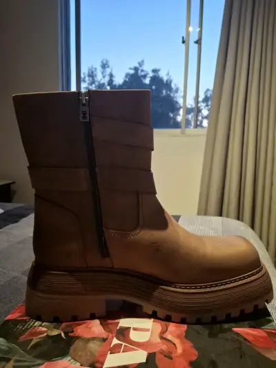 Botas de cuero marrón con hebillas - miniatura 4