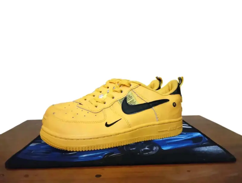 Zapatillas deportivas amarillas Nike para niño - 3