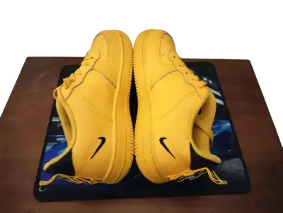 Zapatillas deportivas amarillas Nike para niño - miniatura 4