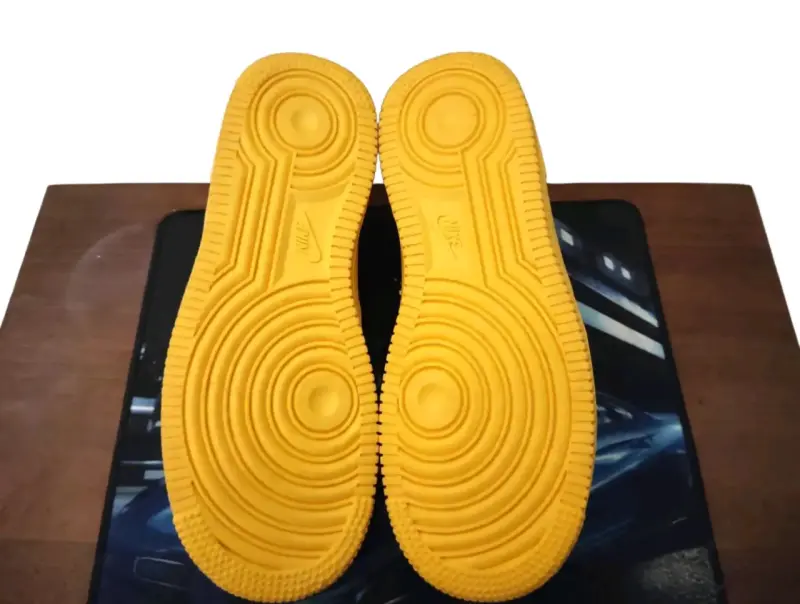 Zapatillas deportivas amarillas Nike para niño - 5