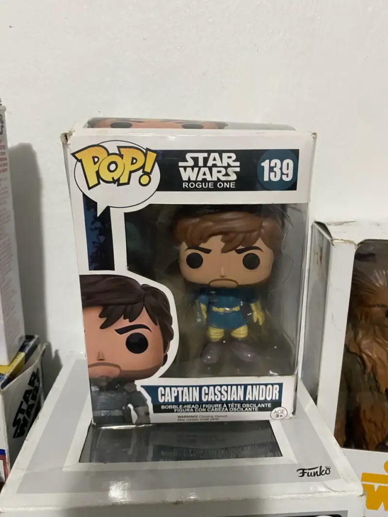 Colección de Figuras Star Wars Funko Pop y Más - 4