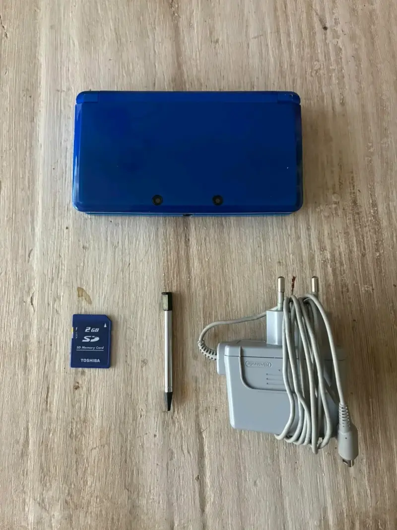 Consola Nintendo 3DS Azul con Cargador - 1