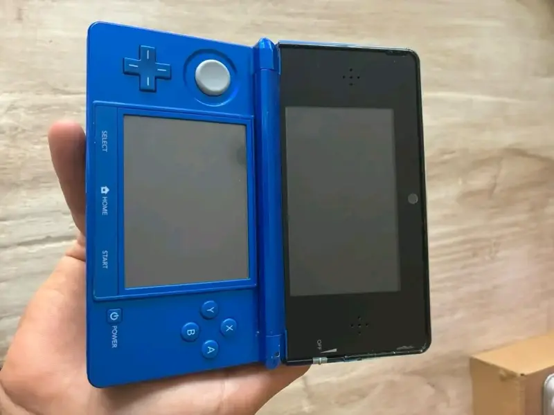 Consola Nintendo 3DS Azul con Cargador - 4