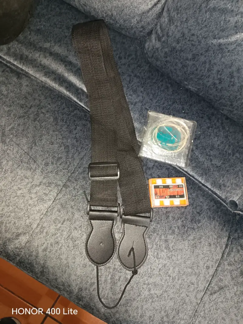 Guitarra clásica Kapok con funda y accesorios - 2