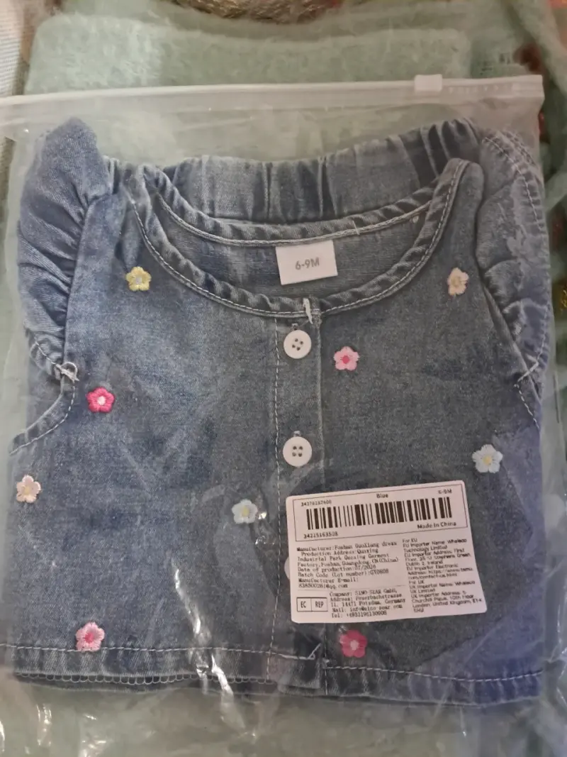 Conjunto de mezclilla para bebé con flores bordadas - 3