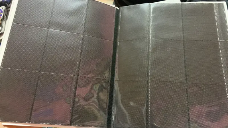 Binder de Cartas Pokémon 30 Aniversario - 6