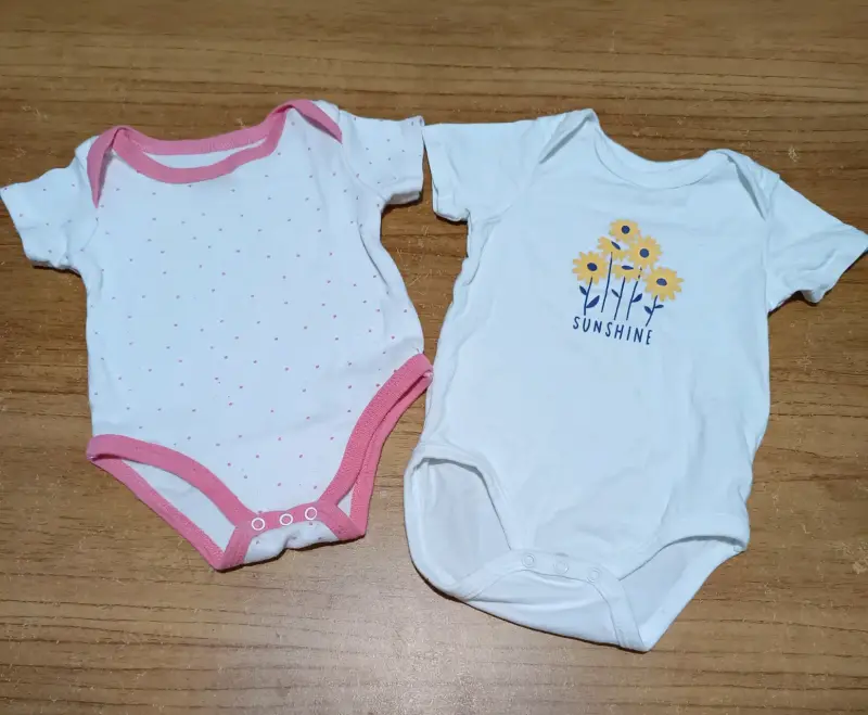 12 Bodies para bebé en tonos rosados y blanco - 3