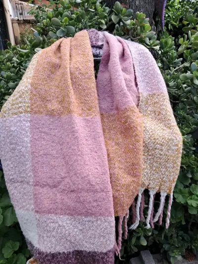 Bufandas de lana multicolor con flecos - miniatura 1