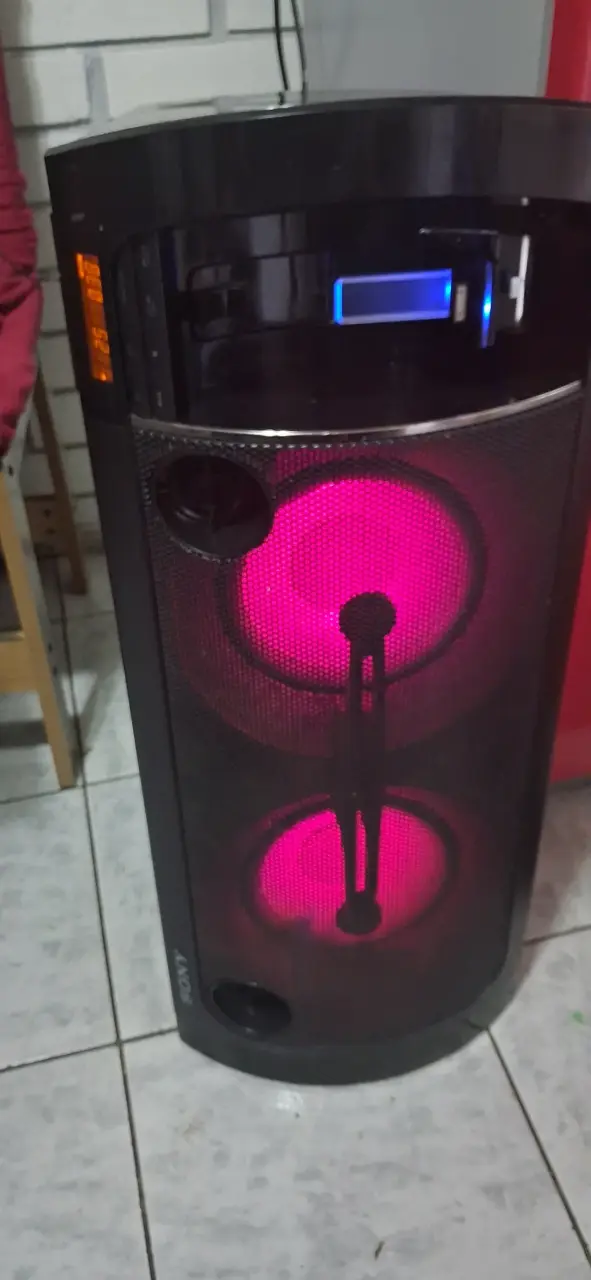Parlante Sony con luces LED y gran sonido - 2