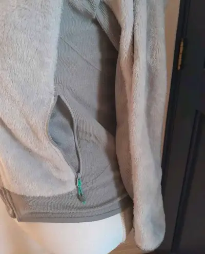 Chaqueta Polar Gris para Mujer Marca Lippi - miniatura 3