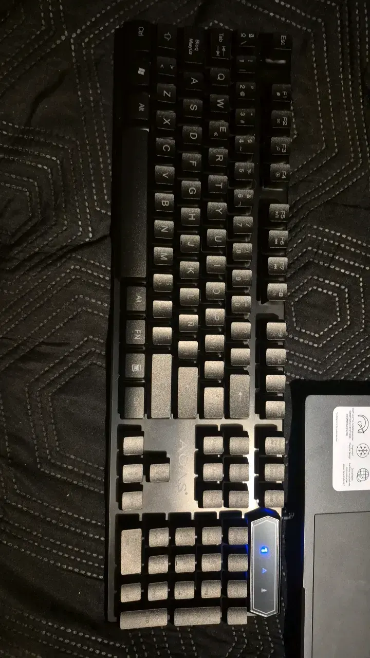 Teclado y mouse gamer con retroiluminación