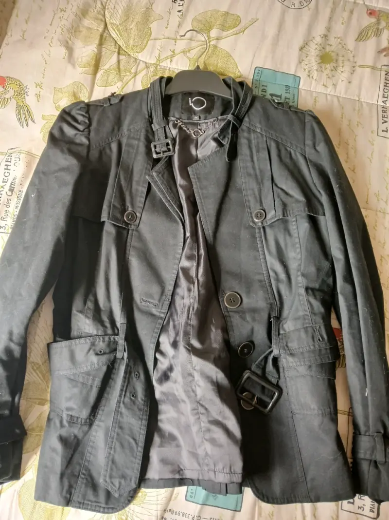 Chaqueta negra con cinturón para mujer - 5