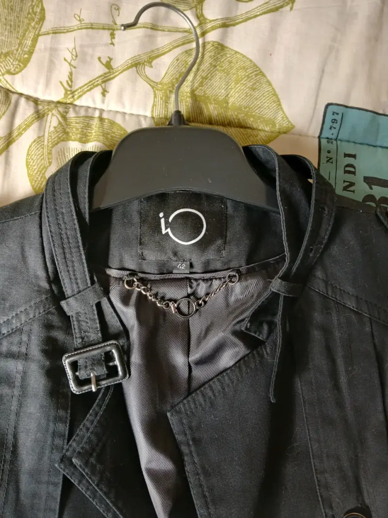 Chaqueta negra con cinturón para mujer - 6