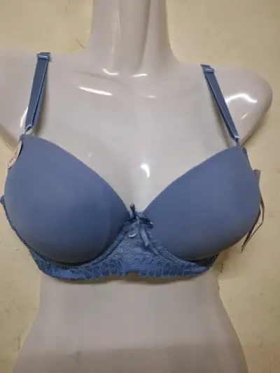 Conjunto de sostenes en varios colores con encaje - miniatura 4
