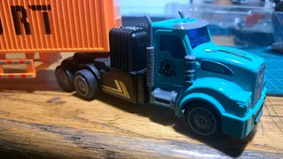 Camión de Juguete radio control con Remolque - miniatura 1