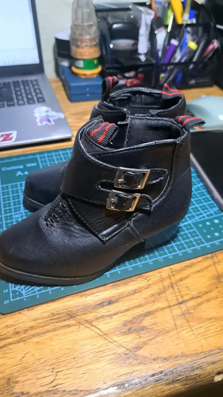 Botines negros de cuero con hebillas - 2