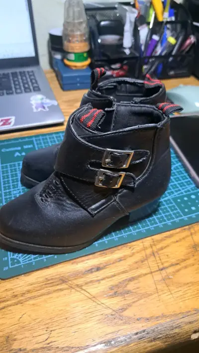 Botines negros de cuero con hebillas - miniatura 2