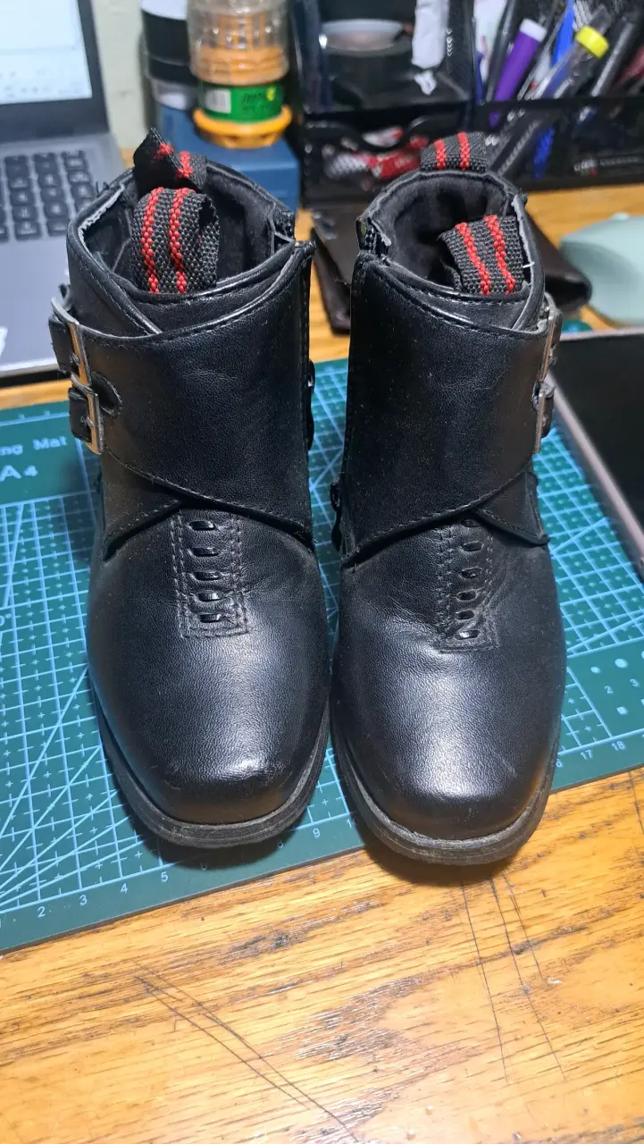 Botines negros de cuero con hebillas - 3