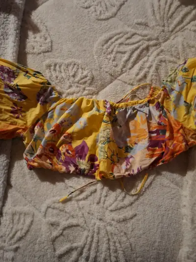 Top corto floral amarillo - miniatura 1