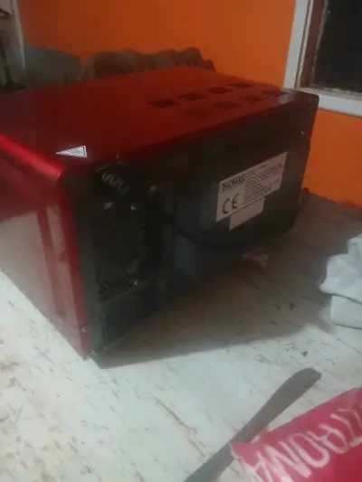 Microondas rojo Thomas en buen estado - miniatura 2