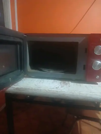 Microondas rojo Thomas en buen estado - miniatura 3