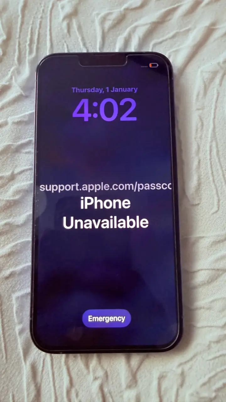 iPhone 13 PRO con pantalla bloqueada en venta