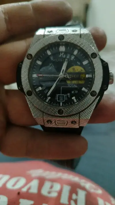 Reloj Hublot Big Bang con correa negra - miniatura 1