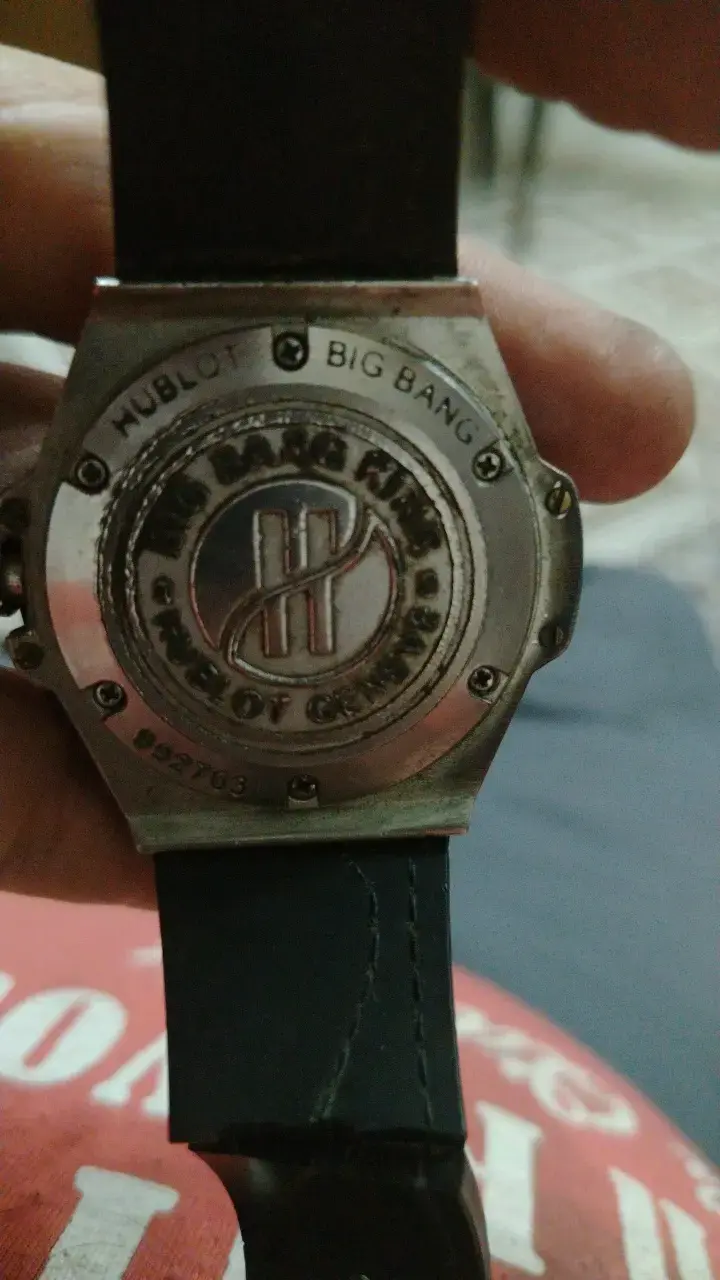 Reloj Hublot Big Bang con correa negra - 2