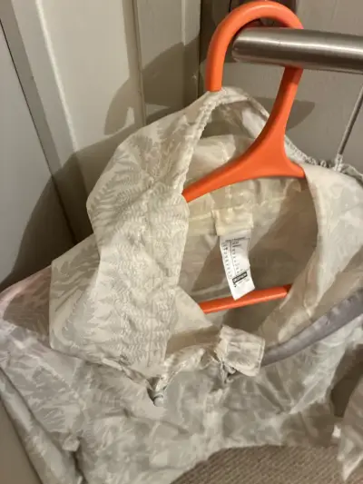 Chaqueta impermeable con capucha para mujer - miniatura 5