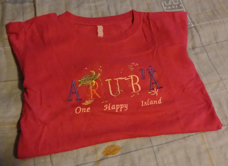 Polera niña color fuscia con diseño de Aruba - 1