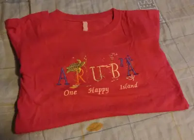 Polera niña color fuscia con diseño de Aruba - miniatura 1
