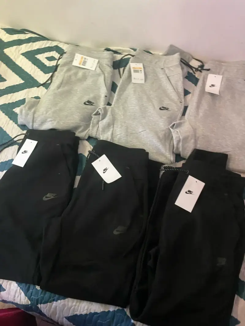 Pantalones deportivos grises Nike para hombre - 2