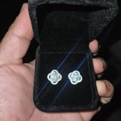 Elegantes aros de plata con circonitas - miniatura 1