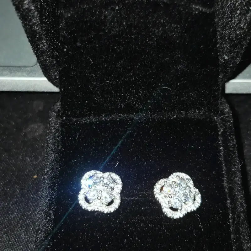 Elegantes aros de plata con circonitas - 2