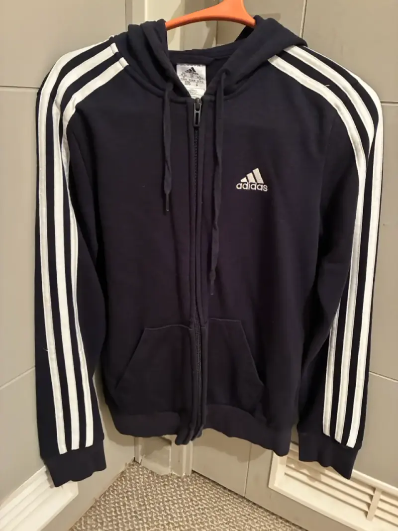 Polerón con capucha Adidas azul con rayas blancas