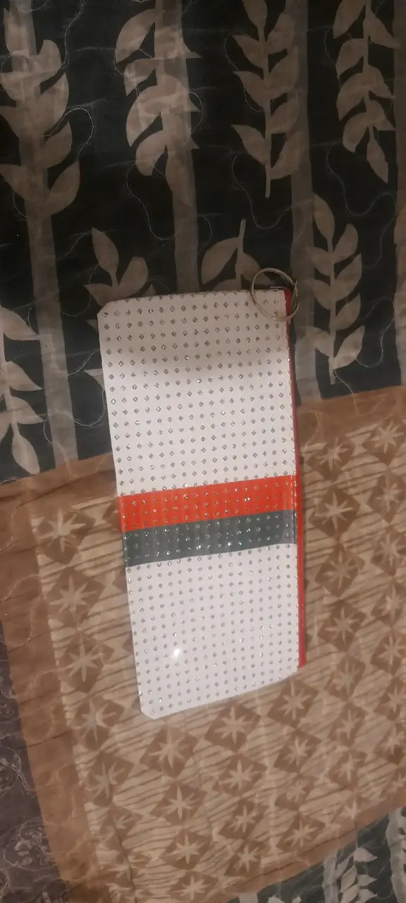 Estuche con diseño de puntos y anillo - 2