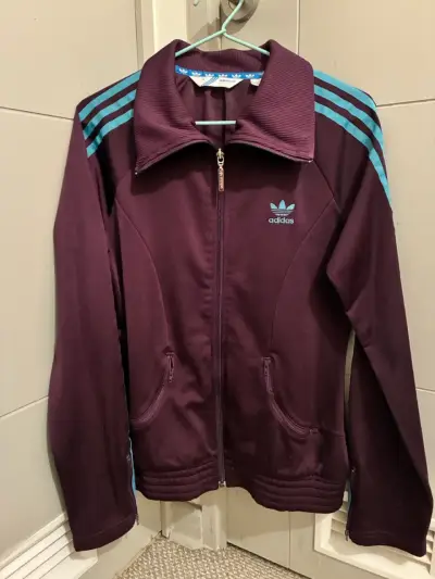 Chaqueta deportiva morada Adidas con rayas celestes - miniatura 1