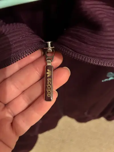 Chaqueta deportiva morada Adidas con rayas celestes - miniatura 3
