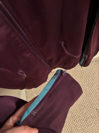 Chaqueta deportiva morada Adidas con rayas celestes - miniatura 5