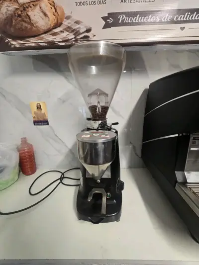 Molino de café eléctrico profesional - miniatura 1